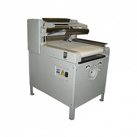 Машина тестораскаточная МРТ-60 (880х1170х800мм, 60кг/ч, 0,55 кВт)