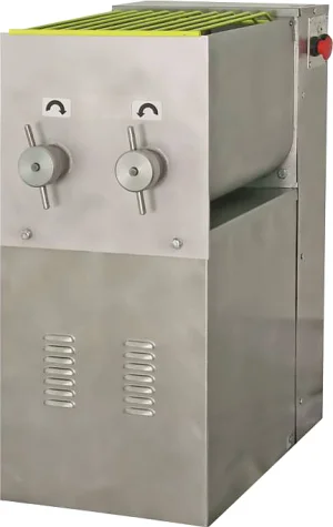 Машина тестомесильная для крутого теста МТ-15М-2 (МТ-30) (380х630х825мм, прозводительность 50-60кг/ч, 380В, 1,5кВт, масса 105кг)